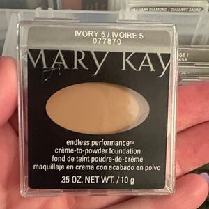 Mary Kay Endless Performance Crème-to-Powder Foundation - Ivory 5